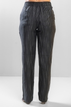 Calça Risca de Giz Desconstruída Preta