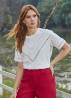 T-shirt Off White Aplicações de Rendas