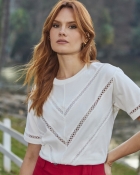 T-shirt Off White Aplicações de Rendas