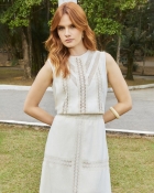 Conjunto Saia Midi e Blusa Bege com Trabalhos Artesanais 