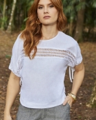 Blusa Branca Aplicação Crochê de Régua