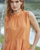 Bata Laranja Gola Redonda e Peplum 